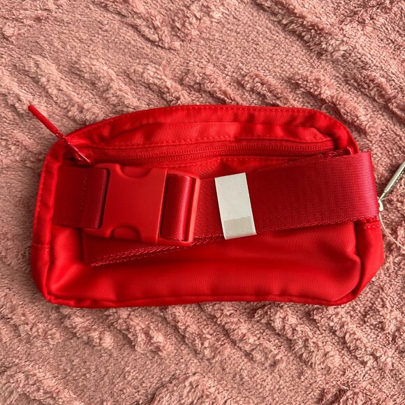lululemon athletica Red everywhere belt bag brand new - Picture 5 of 8
